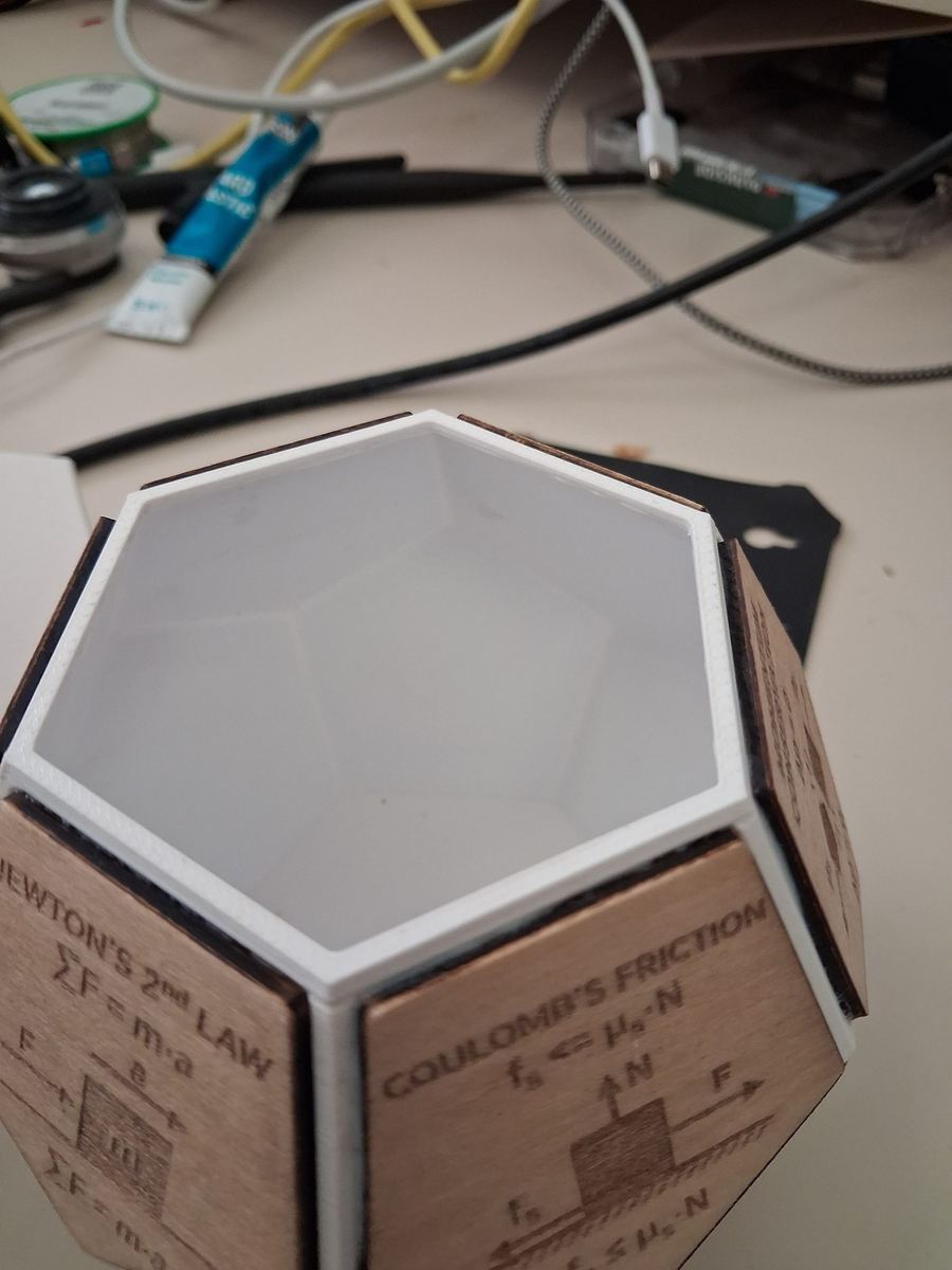 Dodecahedron gift box